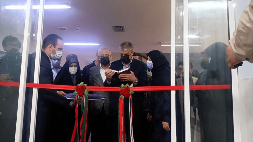 El jefe de OEAI en ceremonia de puesta en marcha de clínicas especializadas en tratamiento basadas en tecnología de plasma frío, 29 de noviembre de 2025.