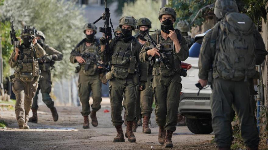 Soldados israelíes durante una redada en la localidad cisjordana de Tubas, 26 de noviembre de 2025. (Fuente: AP)