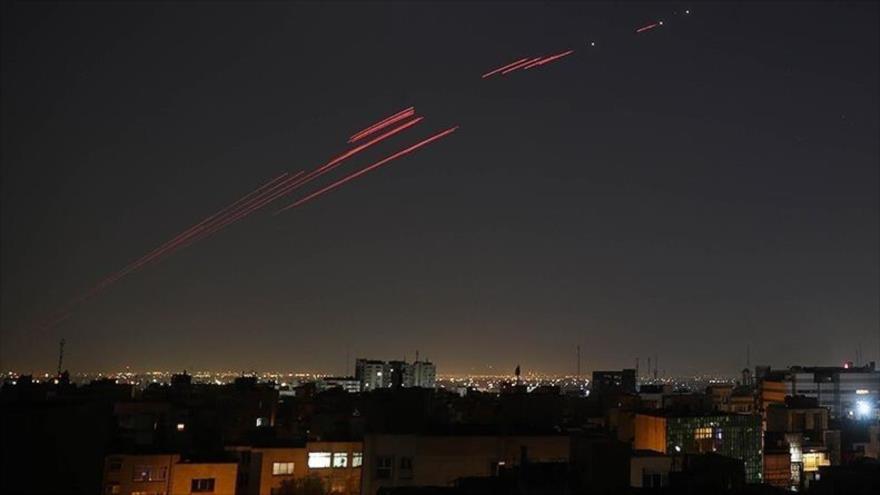 Activación del sistema de defensa aérea iraní durante la guerra impuesta de 12 días, Teherán, junio de 2025. 