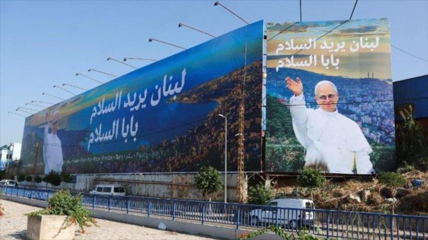 Valla publicitaria en Beirut que muestra al papa León XIV, antes de su visita prevista al Líbano, 21 de noviembre de 2025. (Foto: Reuters)