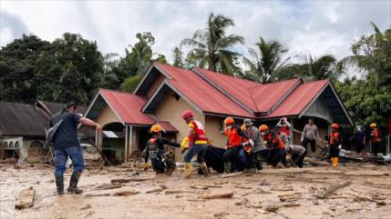 El dolor bajo el agua: tragedia en sudeste asiático deja 1150 muertos