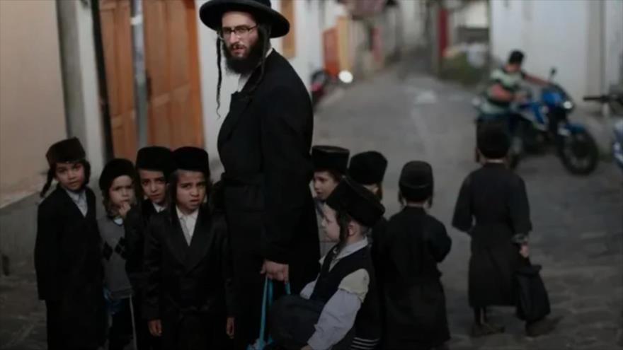 Miembros de una secta ultraortodoxa judía. 