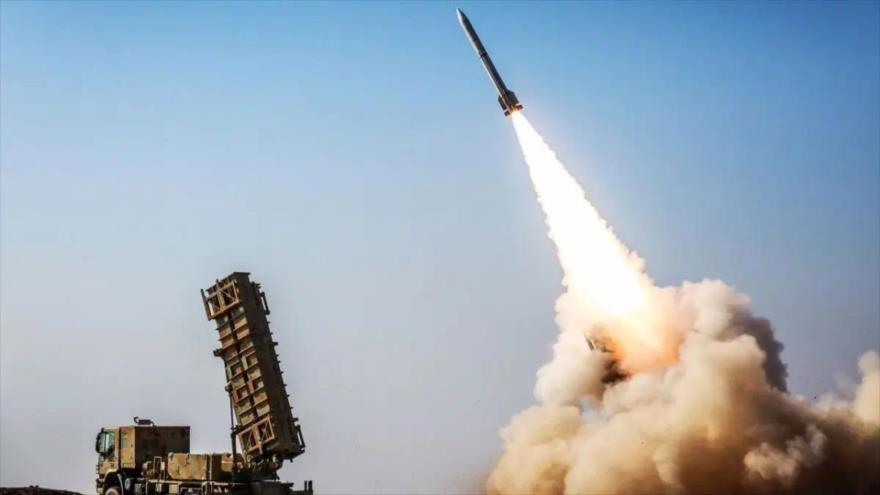 Irán prueba un misil durante un ejercicio militar. 