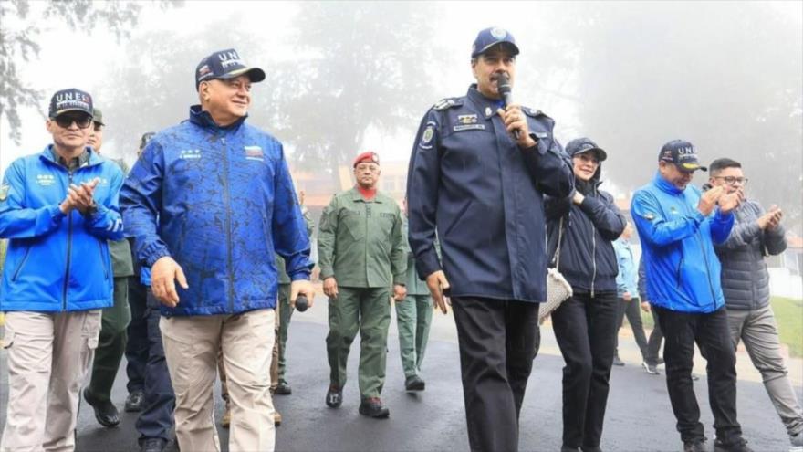 El presidente de Venezuela, Nicolás Maduro (C), asiste a la inauguración de la Academia del Servicio de Policía en Caracas, 5 de diciembre de 2025.