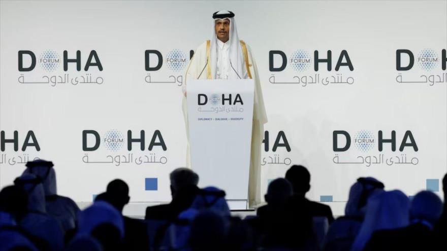 El primer ministro y ministro de Exteriores de Catar, Muhamad bin Abdulrahman Al Thani, habla en el primer día de la 23.ª edición del Foro Anual de Doha, 6 de diciembre de 2025. (Foto: Reuters)