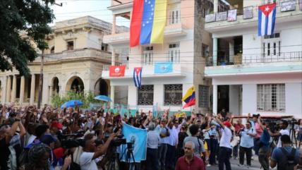 Cubanos se manifiestan en apoyo a Venezuela ante amenazas de EEUU