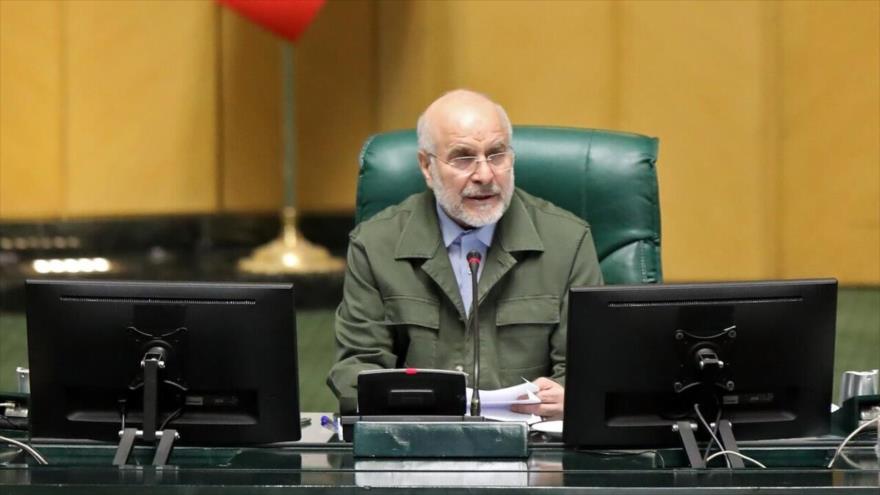 El presidente del Parlamento de Irán, Mohamad Baqer Qaliba, en el hemiciclo del Parlamento, 7 de diciembre de 2025.