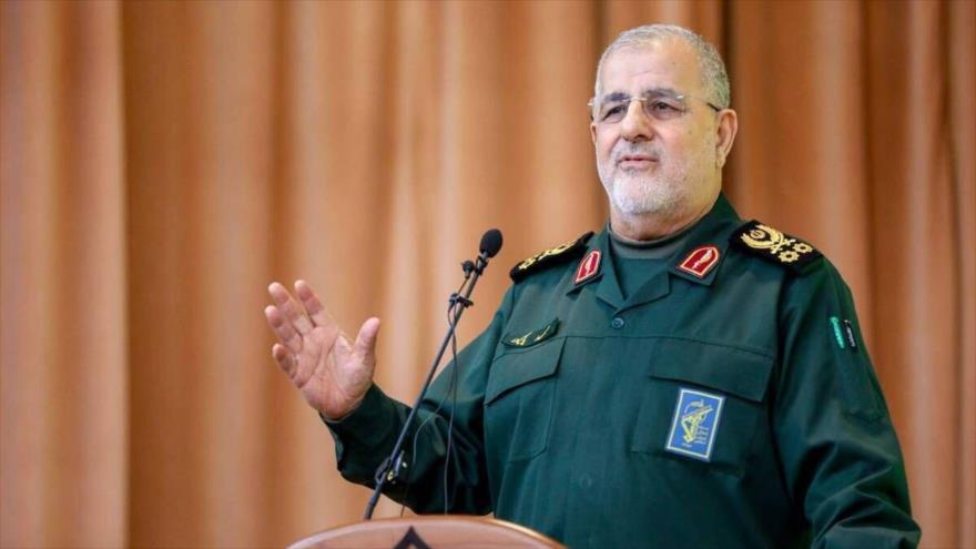 El comandante en jefe del Cuerpo de Guardianes de Irán (CGRI), Mohamad Pakpur, habla en la Universidad Imam Husein (P) de Teherán, 7 de diciembre de 2025.