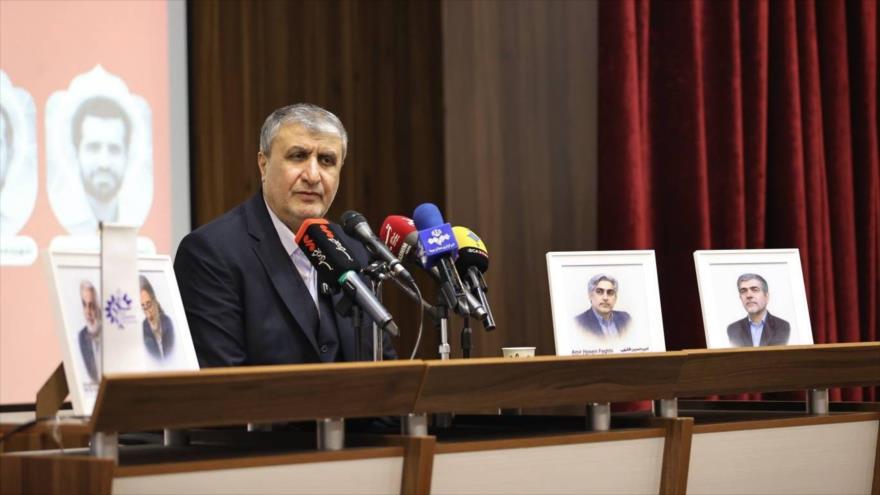 El jefe de la Organización de Energía Atómica de Irán (OEAI), Mohamad Eslami, durante un discurso pronunciado en la Facultad de Ingeniería Civil de la Universidad de Ciencia y Tecnología, 8 de diciembre de 2025. 
