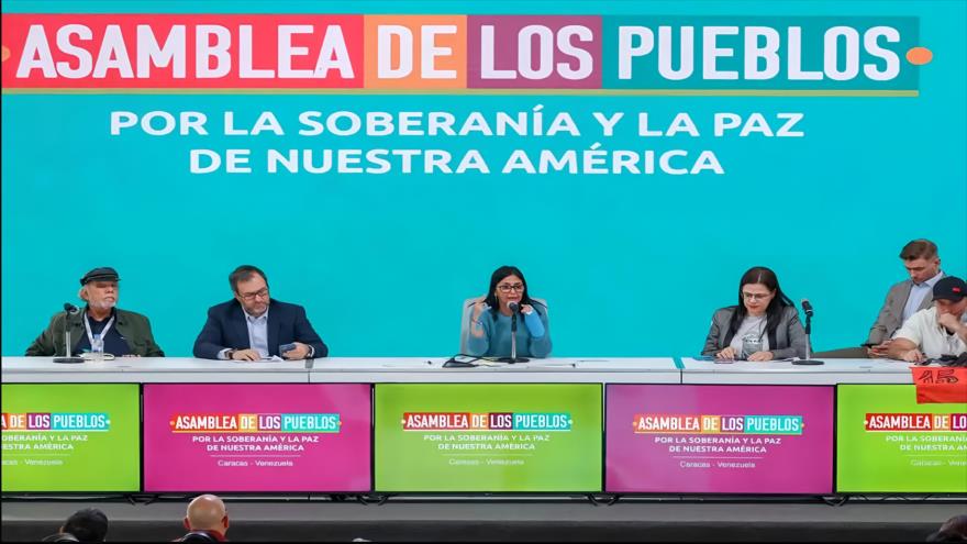 La vicepresidenta venezolana, Delcy Rodríguez, (centro.), en la asamblea de los pueblos para la soberanía y la paz de nuestra América, 10 de diciembre de 2025.
