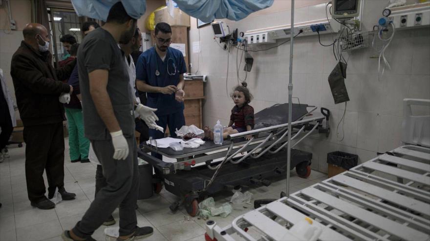 Un niño palestino herido recibe tratamiento en el Hospital Nasser de Khan Yunis, en el sur de la Franja de Gaza.