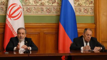 Canciller de Irán en Moscú: No renunciaremos al enriquecimiento de uranio