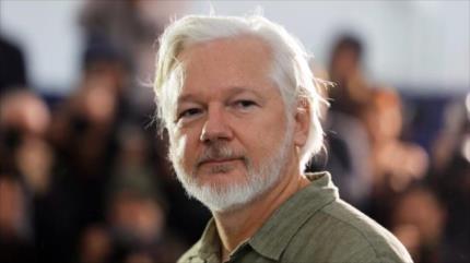 Julian Assange denuncia a Fundación Nobel por premio a Machado