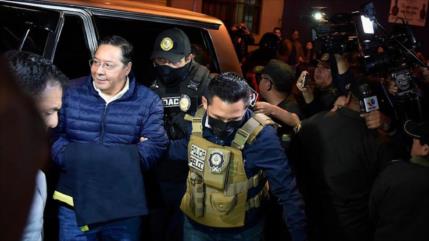 Confirman prisión preventiva de Arce, quien denuncia un juicio “político”