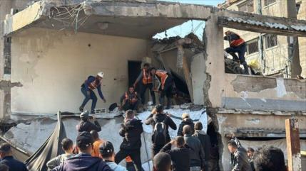 Mueren 3 mujeres en Gaza tras colapso de su casa dañada en ataque israelí