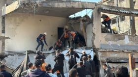Mueren 3 mujeres en Gaza tras colapso de su casa dañada en ataque israelí