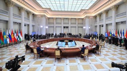 Cooperación Irán-UEEA, base de la conformación de una región fuerte