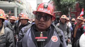 Bolivianos marchan contra medidas económicas del gobierno de Rodrigo Paz