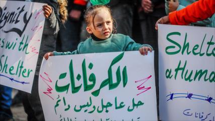 Desplazados en Gaza exigen fin del bloqueo israelí de casas prefabricadas