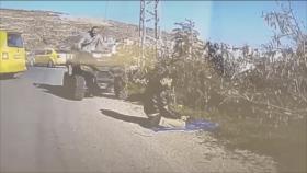 Colono israelí atropelló a joven palestino en pleno rezo en la calle