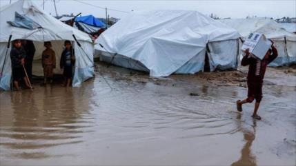 Israel genera inundación deliberada en carpas de desplazados en Gaza