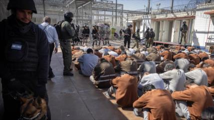 Israel priva de agua a presos palestinos como castigo colectivo