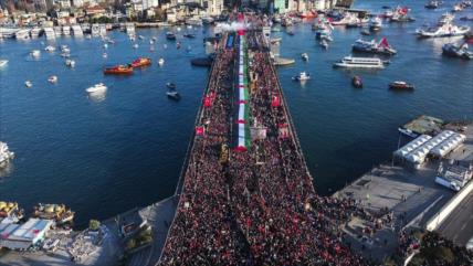Cientos de miles protestan en Estambul contra “masacre” en Palestina