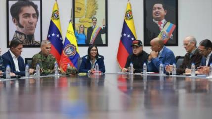 Presidenta interina de Venezuela crea comisión para liberar a Maduro