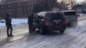 Agente de inmigración mata a mujer en EEUU; miles protestan por justicia