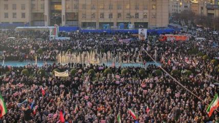 Iraníes se manifiestan en apoyo al Gobierno y condenan los disturbios