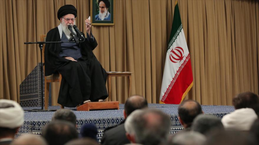 Líder: la nación iraní no tolerará a agentes apoyados por potencias extranjeras | HISPANTV