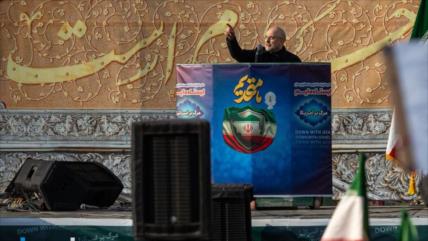 ‘Nación iraní se mantiene firme y poderosa ante planes de EEUU e Israel’