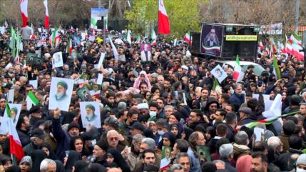 Centenares de miles de iraníes despiden a los mártires caídos en disturbios