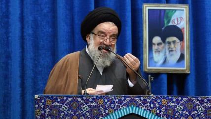 “Mientras viva un solo iraní, el país no perderá ni un palmo de tierra”