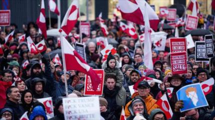 Miles gritan en la isla ártica a Trump: “Groenlandia no está en venta”