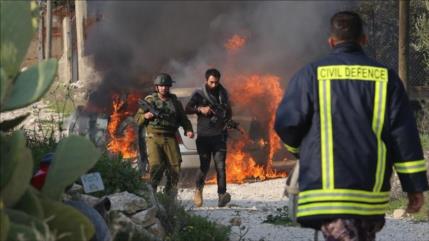 Fuerzas y colonos sionistas queman casas en ataques en Cisjordania