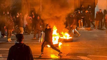 Le cortan brazos y lo queman: crueldad de terroristas en Irán evoca a Daesh