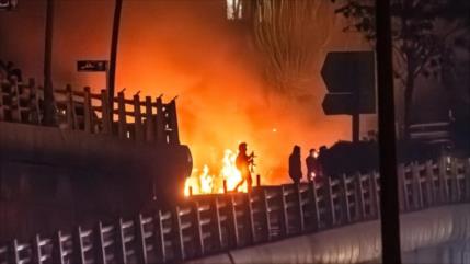 Irán denuncia 3700 heridos y destrucción de bienes durante disturbios