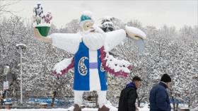 Un manto blanco sobre Irán: Imágenes de un día invernal