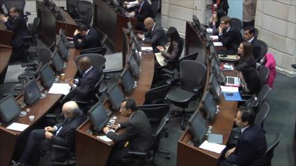 Presidente de Colombia reduce salario de congresistas