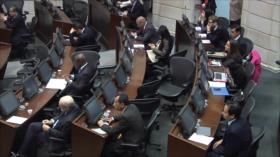 Presidente de Colombia reduce salario de congresistas