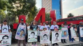 Padres de los 43 normalistas mantienen viva la demanda de justicia