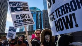 Miles de estudiantes protestan contra persecución migratoria de ICE en EEUU