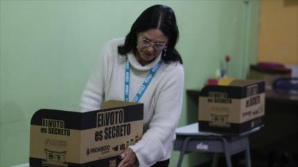 Costarricenses votan este domingo para elegir nuevo presidente