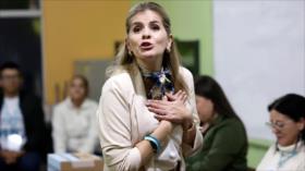 La oficialista Laura Fernández lidera las presidenciales en Costa Rica 