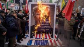 En Turquía queman fotos de Trump y Netanyahu en apoyo a Irán
