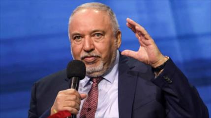 Exministro israelí: Netanyahu es un perro faldero de Trump 