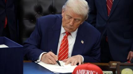 Trump firma presupuesto militar 2026 con $4 mil millones para Israel