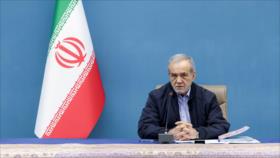 Pezeshkian llama a pueblo a exponer su fuerza en marchas de 11-F