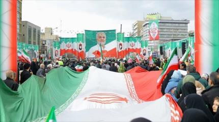 En fotos: patriotismo y color en Irán en aniversario de Revolución Islámica